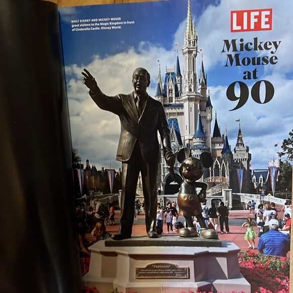 Life Magatine, Walt Disney Edition, Mickey Mouse at 90.. - Picture 3 of 13